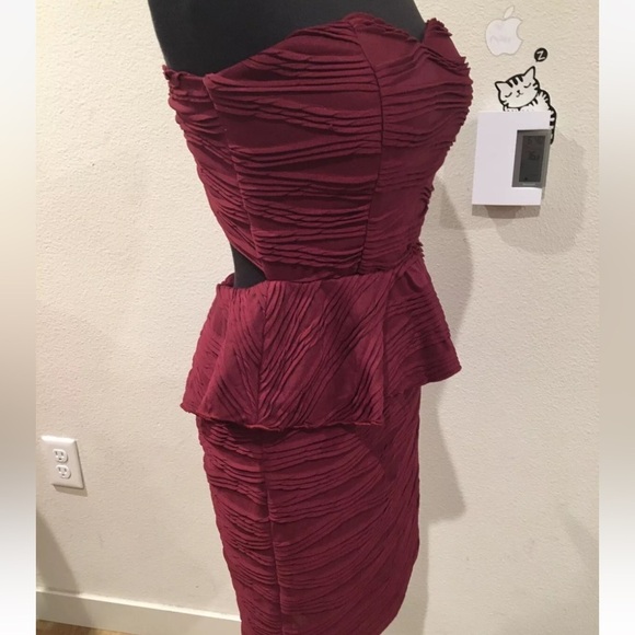 Love Culture women’s dress small wine Burgundy Peplum Mini Strapless Bow bodycon - Picture 7 of 7